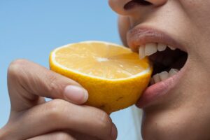 Qué significa soñar que se te caen los dientes: miedos y cambios